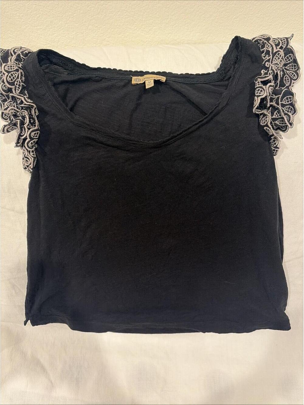DEMOCRACY Size M Womens Black Short Ruffle Sleeve Scoop Neck Summer Slim Top 846